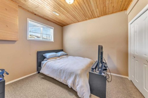 2307 57B Avenue, Lloydminster, AB - Indoor Photo Showing Bedroom