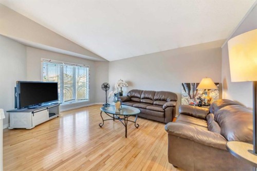 2307 57B Avenue, Lloydminster, AB - Indoor Photo Showing Living Room