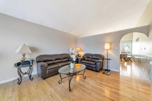 2307 57B Avenue, Lloydminster, AB - Indoor Photo Showing Living Room