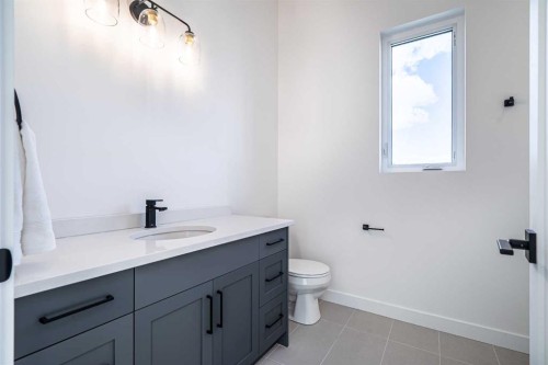 6017 13 Street, Lloydminster, AB - Indoor Photo Showing Bathroom