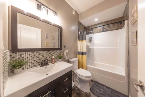 605 2 Street East, Maidstone, SK - Indoor Photo Showing Bathroom