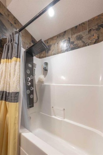 605 2 Street East, Maidstone, SK - Indoor Photo Showing Bathroom