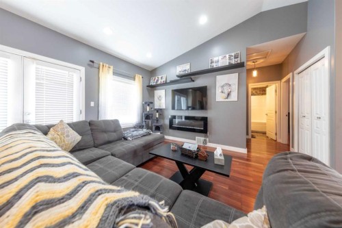 605 2 Street East, Maidstone, SK - Indoor Photo Showing Living Room