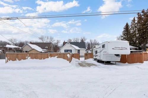 5412 50 Street West, Lloydminster, AB - Outdoor