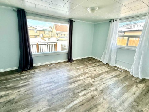 1033 16 Avenue, Wainwright, AB - Indoor Photo Showing Other Room