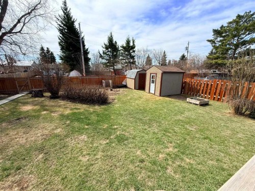1033 16 Avenue, Wainwright, AB - Outdoor With Backyard