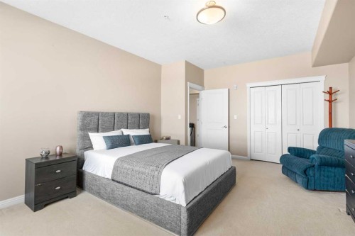 319-4102 69, Lloydminster, AB - Indoor Photo Showing Bedroom