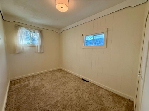 713 6 Avenue, Wainwright, AB - Indoor Photo Showing Other Room
