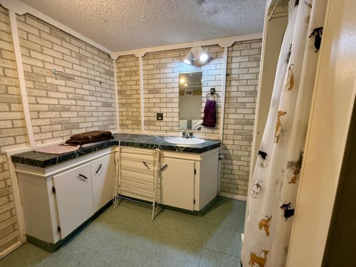 713 6 Avenue, Wainwright, AB - Indoor