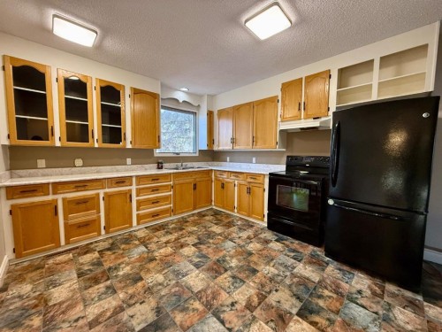 713 6 Avenue, Wainwright, AB - Indoor Photo Showing Kitchen