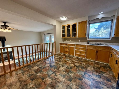 713 6 Avenue, Wainwright, AB - Indoor