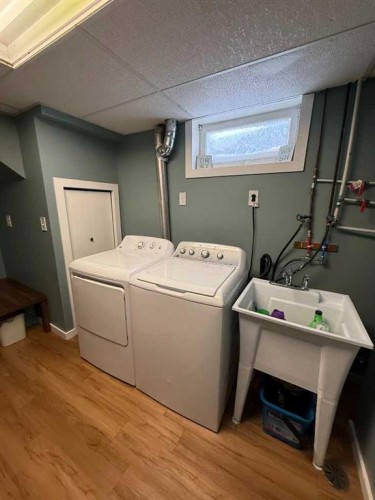 4606 50 Avenue, Vermilion, AB - Indoor Photo Showing Laundry Room