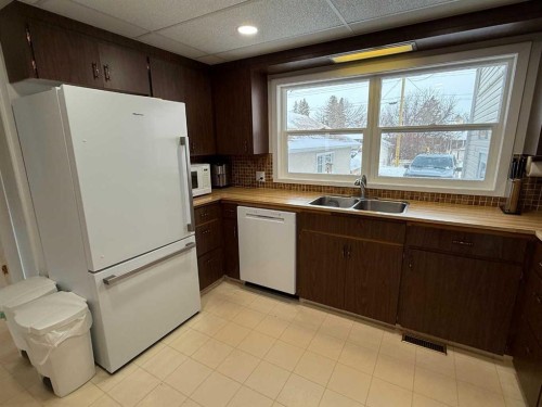 4606 50 Avenue, Vermilion, AB - Indoor Photo Showing Kitchen With Double Sink