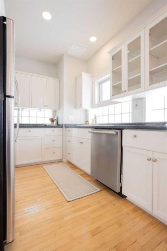 737 8 Avenue, Wainwright, AB - Indoor Photo Showing Kitchen