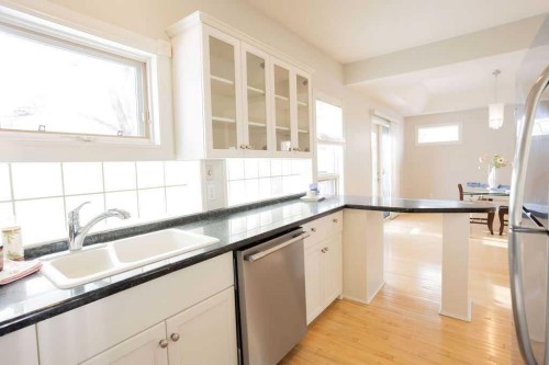 737 8 Avenue, Wainwright, AB - Indoor Photo Showing Kitchen