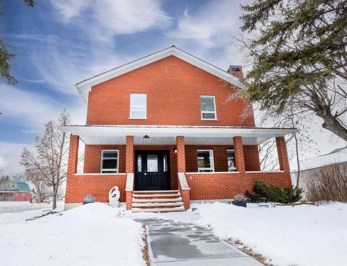 737 8 Avenue, Wainwright, AB - Outdoor With Deck Patio Veranda