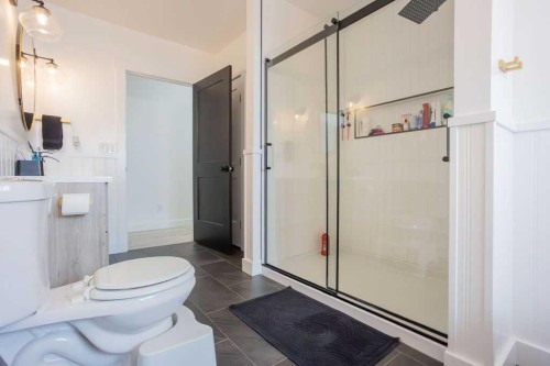 638 9 Avenue, Wainwright, AB - Indoor Photo Showing Bathroom