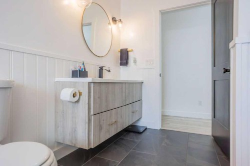 638 9 Avenue, Wainwright, AB - Indoor Photo Showing Bathroom