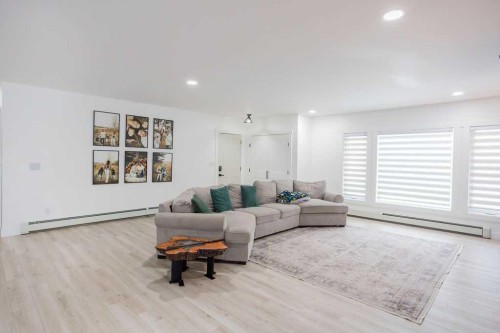 638 9 Avenue, Wainwright, AB - Indoor Photo Showing Living Room