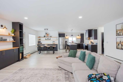 638 9 Avenue, Wainwright, AB - Indoor Photo Showing Living Room