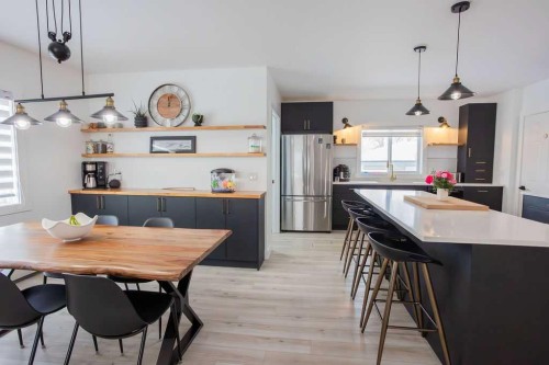 638 9 Avenue, Wainwright, AB - Indoor Photo Showing Dining Room