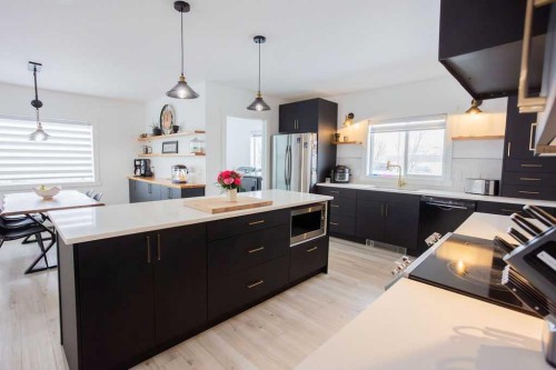 638 9 Avenue, Wainwright, AB - Indoor Photo Showing Kitchen With Upgraded Kitchen