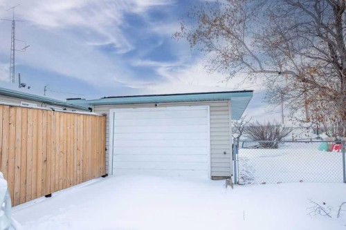 638 9 Avenue, Wainwright, AB - Outdoor With Exterior