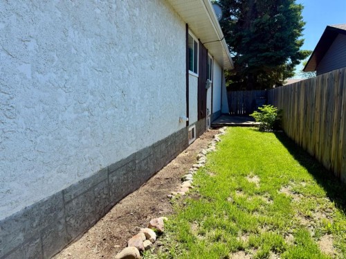 1638 5A Avenue, Wainwright, AB - Outdoor