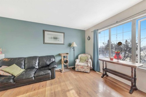 220 1 Avenue East, Maidstone, SK - Indoor Photo Showing Living Room