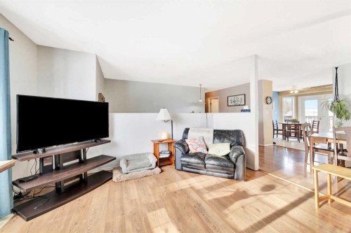 220 1 Avenue East, Maidstone, SK - Indoor Photo Showing Living Room