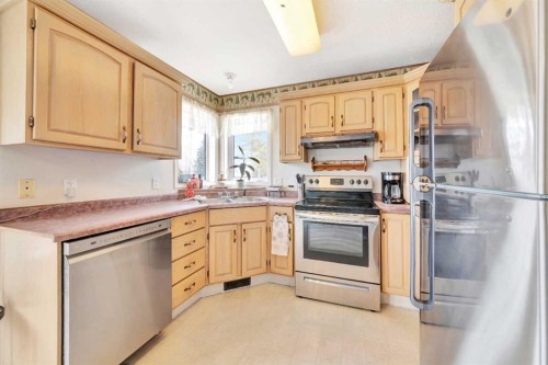220 1 Avenue East, Maidstone, SK - Indoor Photo Showing Kitchen With Stainless Steel Kitchen
