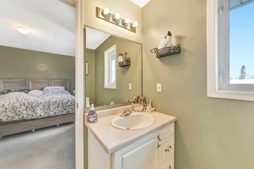 220 1 Avenue East, Maidstone, SK - Indoor Photo Showing Bathroom