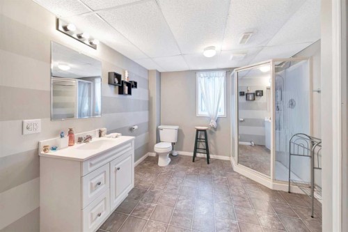 220 1 Avenue East, Maidstone, SK - Indoor Photo Showing Bathroom