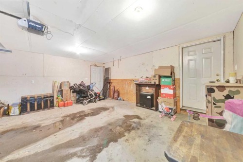 220 1 Avenue East, Maidstone, SK - Indoor Photo Showing Garage