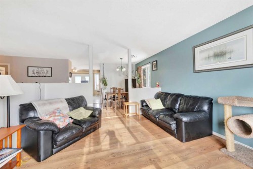 220 1 Avenue East, Maidstone, SK - Indoor Photo Showing Living Room