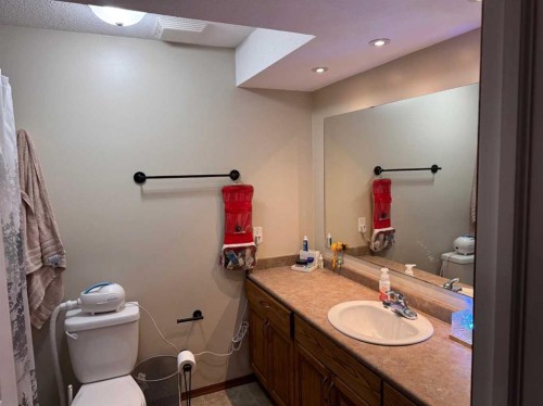 2608B 11 Avenue, Wainwright, AB - Indoor Photo Showing Bathroom