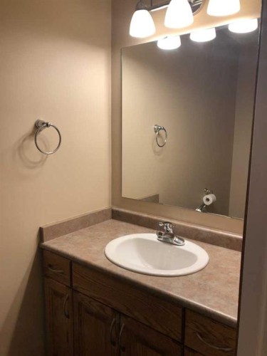 2608B 11 Avenue, Wainwright, AB - Indoor Photo Showing Bathroom