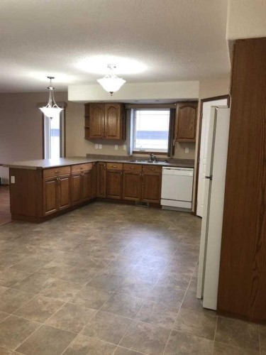 2608B 11 Avenue, Wainwright, AB - Indoor Photo Showing Kitchen