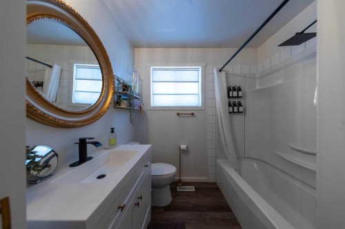 3004 48 Avenue, Lloydminster, SK - Indoor Photo Showing Bathroom