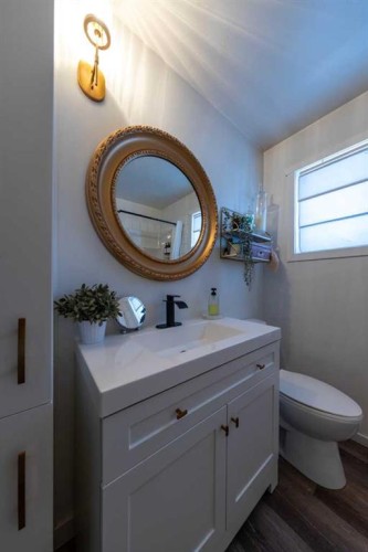 3004 48 Avenue, Lloydminster, SK - Indoor Photo Showing Bathroom