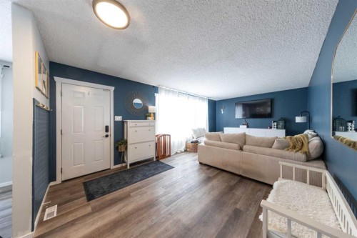 3004 48 Avenue, Lloydminster, SK - Indoor Photo Showing Living Room