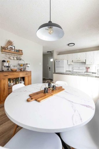 3004 48 Avenue, Lloydminster, SK - Indoor Photo Showing Kitchen