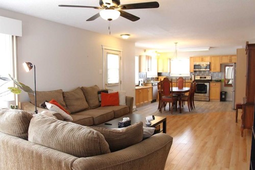 13 Railway Avenue, Marsden, SK - Indoor Photo Showing Living Room