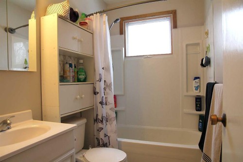 13 Railway Avenue, Marsden, SK - Indoor Photo Showing Bathroom