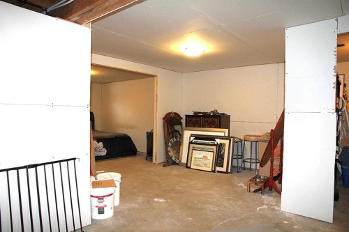 13 Railway Avenue, Marsden, SK - Indoor