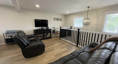 906 10 Avenue, Wainwright, AB - Indoor Photo Showing Living Room