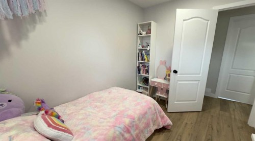 906 10 Avenue, Wainwright, AB - Indoor Photo Showing Bedroom