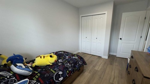 906 10 Avenue, Wainwright, AB - Indoor Photo Showing Bedroom