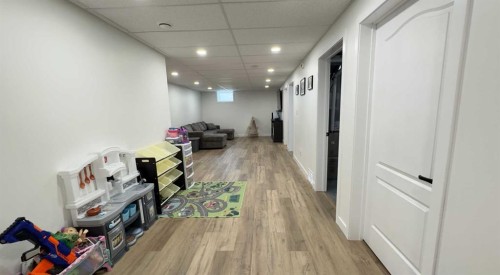 906 10 Avenue, Wainwright, AB - Indoor Photo Showing Other Room