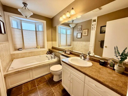 1621 4 Avenue, Wainwright, AB - Indoor Photo Showing Bathroom